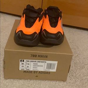 Yeezy Adidas 700 infant 8t